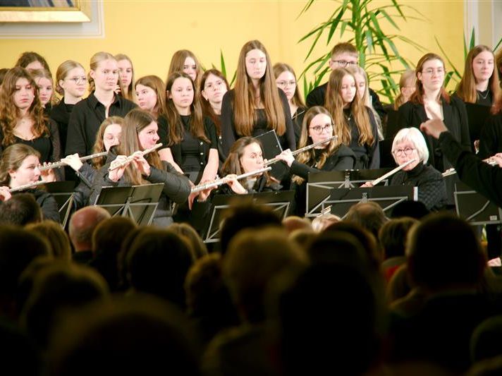 "Stimmig in den Advent": BORG-CHOR bei Konzert in der Riedbergkirche